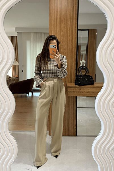 Gizem Ecemiş Ginny Bej Ekose Desen Balon Kol Bluz