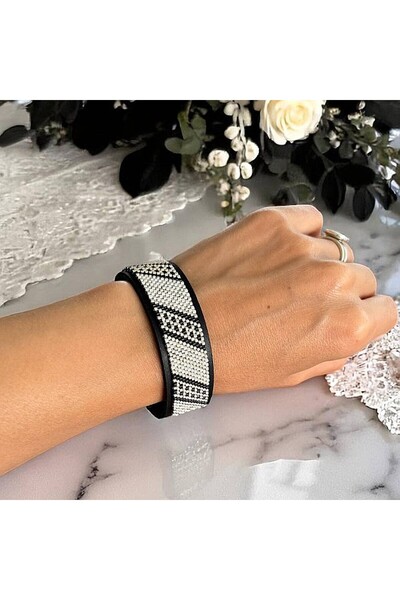 Ezera Brățară rigidă Lira Miyuki negru-argintiu pe suport de piele, 18 cm