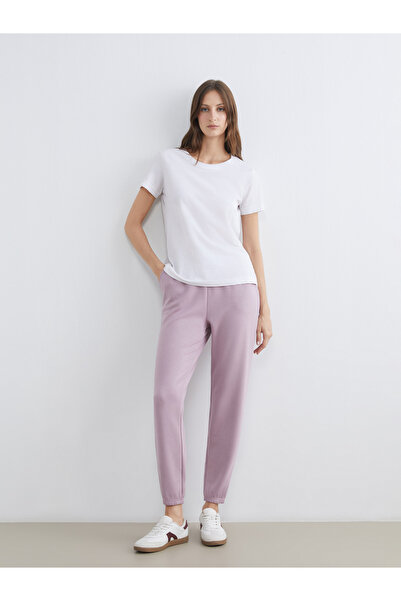 LC Waikiki تلتقي الأناقة العفوية بالراحة اليومية في بنطلوناتنا ذات القصة الجزرية