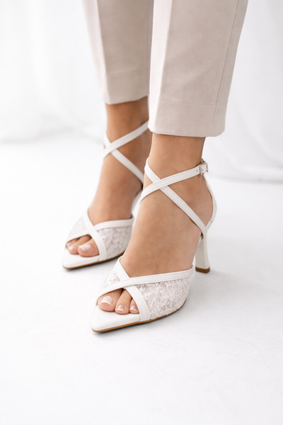 Aslının Butiği Selena Lace Detailed Cross-Strapped Heeled Shoes