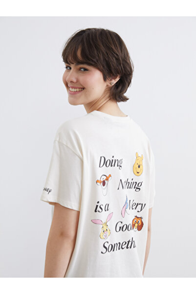 LC Waikiki تيشيرت نسائي مطبوع عليه صورة ويني ذا بوه، بياقة دائرية