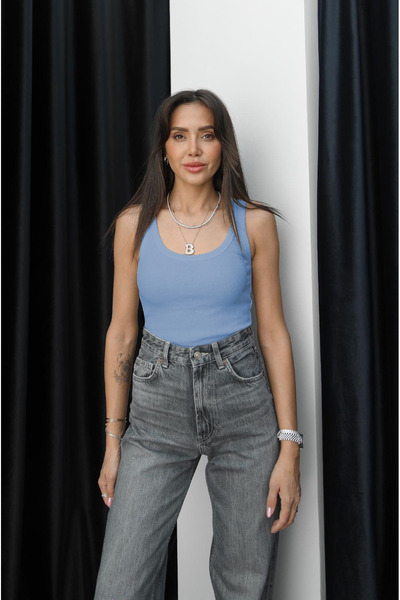 YAKAMEL Дамска гъвкава тениска с дебели презрамки и атлетично тяло