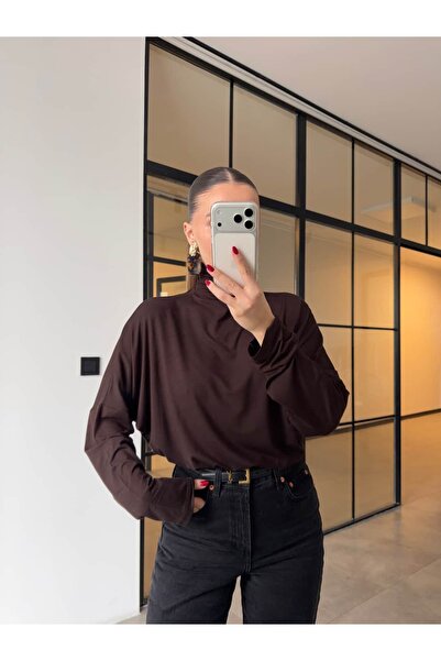 BB Bensu Buyruk ΜΠΛΟΥΖΑ ΜΟΝΤΑΛ ΜΕ ΨΗΛΟ ΓΙΑΚΑ ΚΑΦΕ