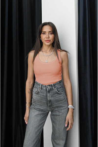 YAKAMEL Tricou de damă, elastic, cu bretele groase, tip maiou.