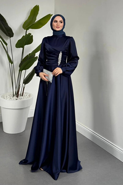 Tesettür Diyarı Βραδινό φόρεμα τεσεττούρ από σατέν με πέτρες Lusia - Μπλε ναυ...