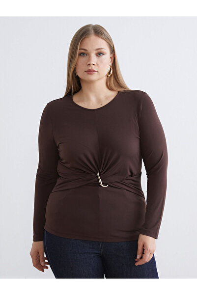 LC Waikiki بلوزة أوزماركا للموسم الجديد بمقاس كبير مزينة بتطريز معدني