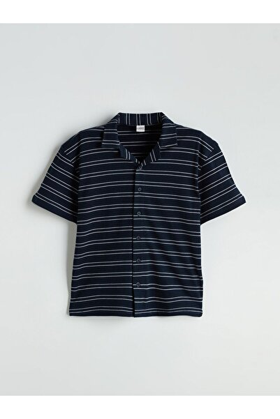 LC Waikiki قميص LCW Kids للأولاد بأكمام قصيرة مخطط باللون الأزرق الداكن