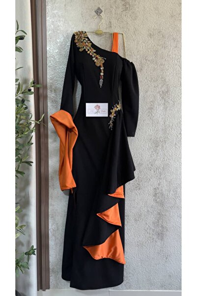 GORI FASHION Elegant dress with hand-stitched orange accents
