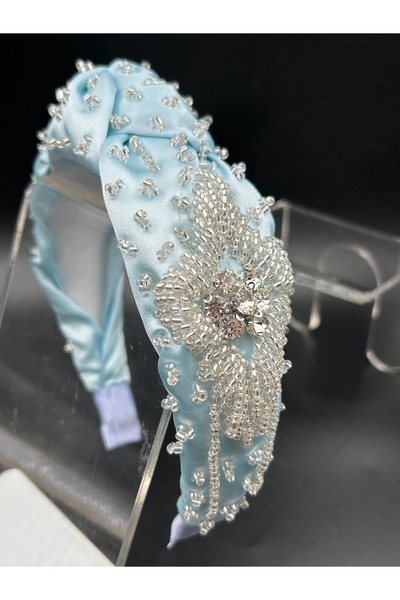 ByMerve تاج شعر نسائي مطرز يدويًا من الساتان باللون الأزرق الفاتح والفضي مع ت...