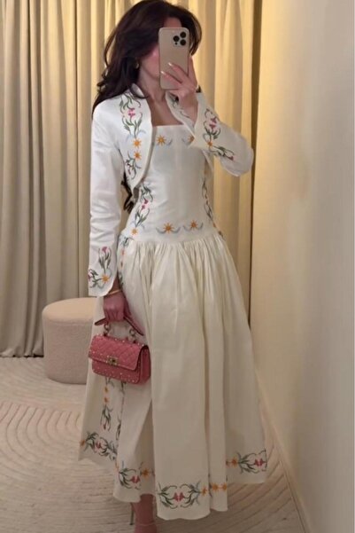 Fine Four Bright and elegant white dress with flowers