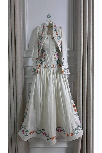 WOW A heritage dress with a modern touch, exuding purity, designed from luxur...