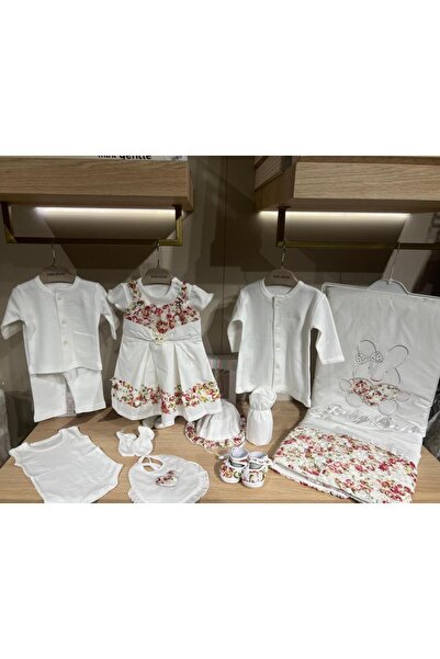 Generic Baby girl 10-piece set – European style (0-3 months) Off-white color