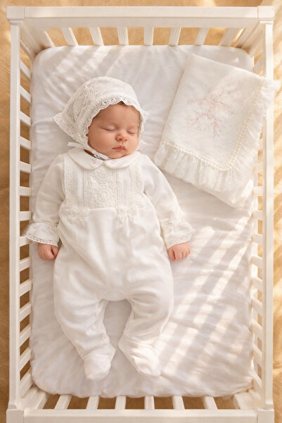 Mert Baby Angela 3'lü Şapkalı Dantel Detaylı Organik Hastane Çıkış Seti %100 ...