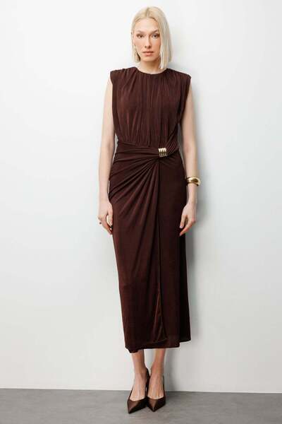 Ekol Büzgülü Metal Aksesuarlı Elbise