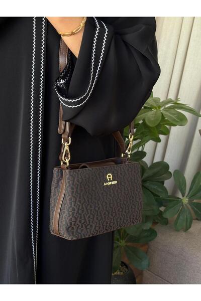 GENERAL A luxurious and exclusive women's shoulder bag with an elegant and cl...