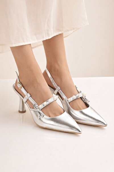 Peta Γυναικεία παπούτσια με μυτερή μύτη, λεπτή φτέρνα και λεπτομέρεια από πέρ...