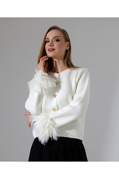 Moxsira Ekru Kalp Düğmeli Tüy Detaylı Hırka