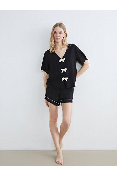 LC Waikiki Γυναικείο σετ πιτζάμες με λαιμόκοψη V Λεπτομέρεια με φιόγκο με σορτς