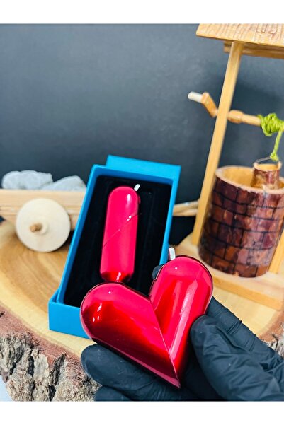 Saatistan Kırmızı Kalp Şekilli Düz Çakmak, Şık ve Kullanışlı Tasarım