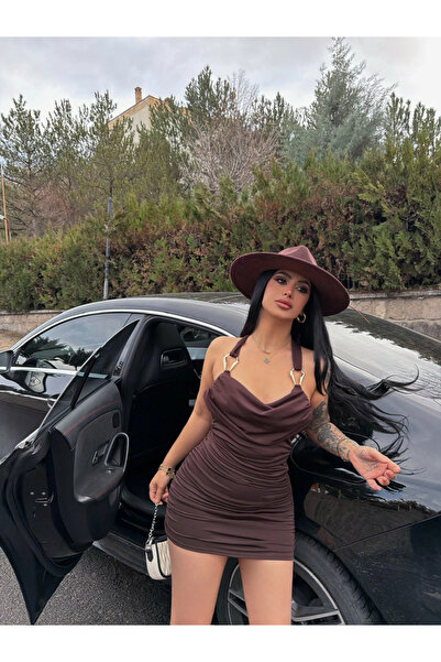 kırmızı butiks Καφέ φόρεμα με αγκράφα και σταυρωτό κορδόνι στην πλάτη