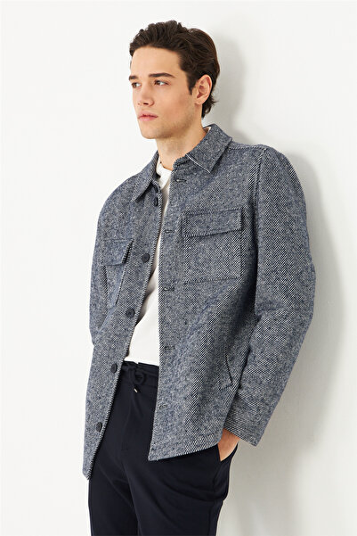 White Stone معطف كشميري ذو ياقة قميصية باللون الأزرق الداكن