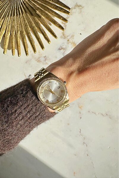 OQQO Myra Double Date Display Gold Women's Wristwatch