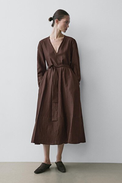 Massimo Dutti Keten kemerli dökümlü midi elbise