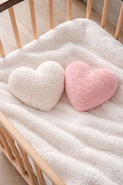 Ünal Çeyiz Tasarım Pembe&Beyaz Peluş Kumaş Kalp Şeklinde İkili Dekor Yastığı