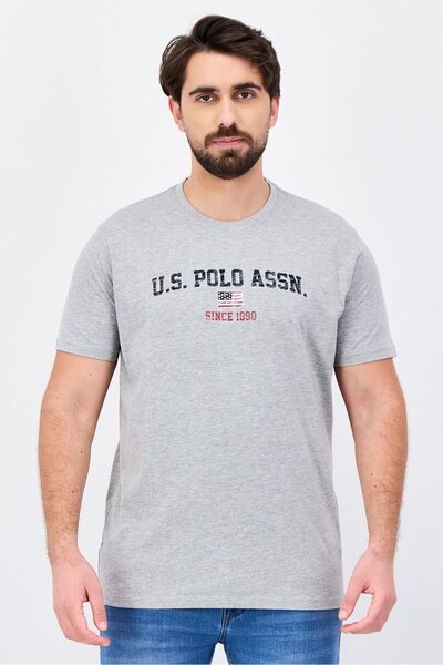 U.S. Polo Assn. تي شيرت رجالي بطبعة جرافيكية بأكمام قصيرة ورقبة دائرية، رمادي...