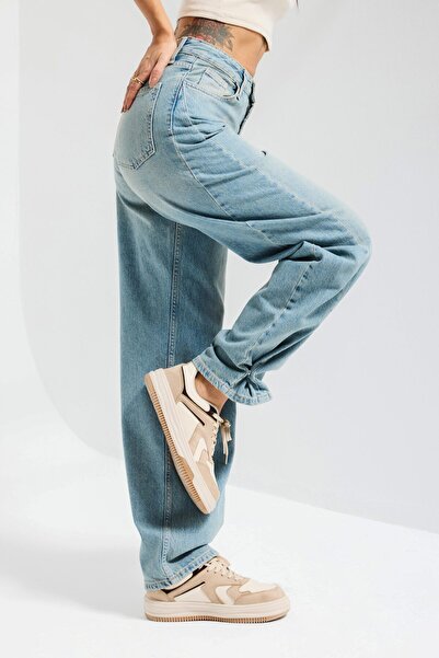 it's basic Women's T.Kot Color 2S6-32 Mid Rise Trapered Fit 100% Cotton Denim...