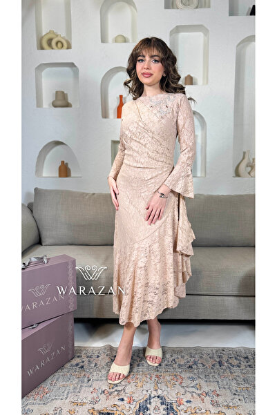 Warazan فستان ناعم باكمام واسعه و كرستال من الكتف