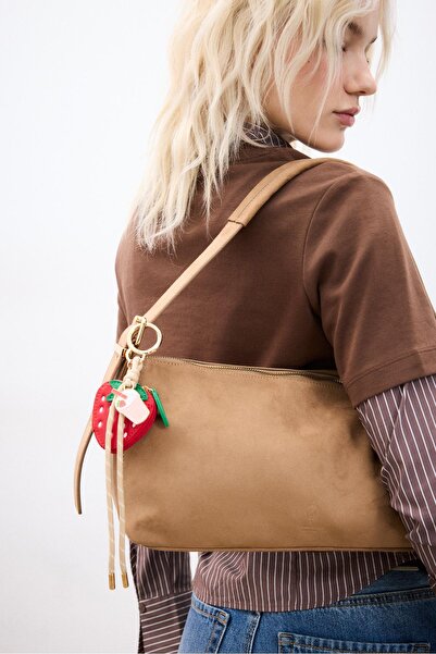 Stradivarius Çilek charm anahtarlık