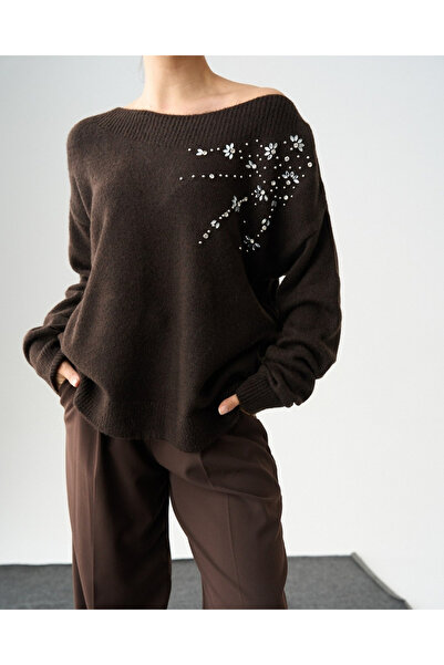 Qualia Butik Women's Stone Embellished Off-Shoulder Sweater