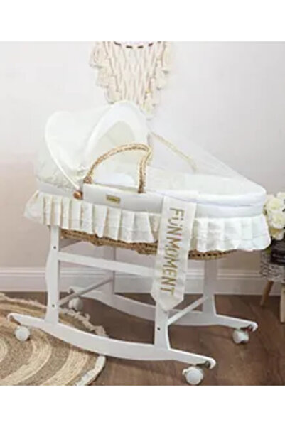 Fun Moment Moses Basket with Wheels - Cream White