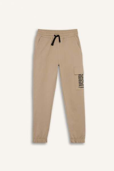 DeFacto Pantaloni din țesătură tip hanorac cu imprimeu cu slogan, croială nor...