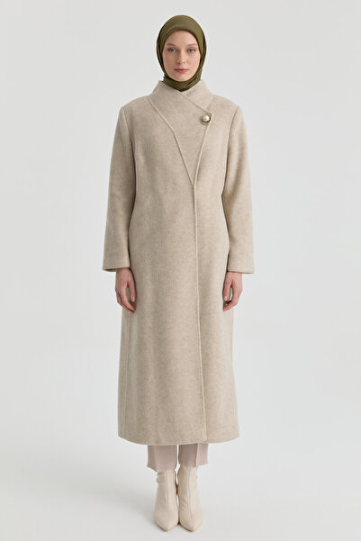 Tuğba Broş Detaylı Kuşaklı Manto - Bej