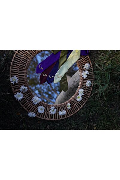 outline A stylish hair tie with your favorite letter (letter S)