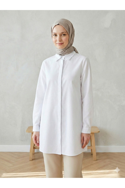 Kirazgym قميص بوي فريند طويل بقصة بيضاوية وأزرار مخفية للنساء - أبيض