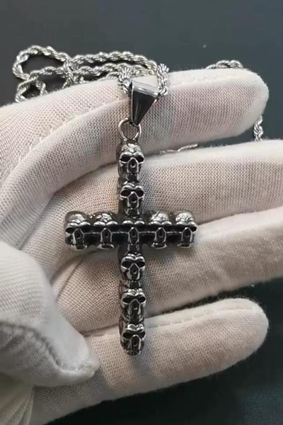 Karakedi Silver Kuru Kafa İşlemeli Gotik Haç Kolye