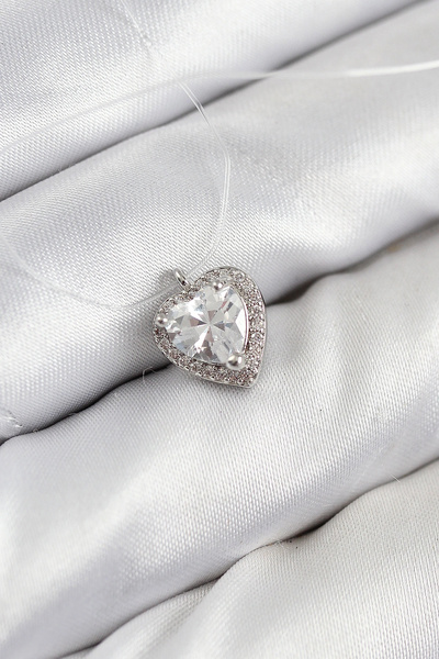 shopwave قلادة شبحية فضية اللون على شكل قلب من Misineli