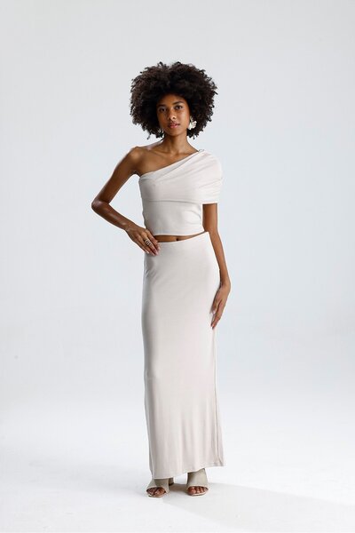ROSE ARYA Stone-Colored Long Slit Straight Skirt