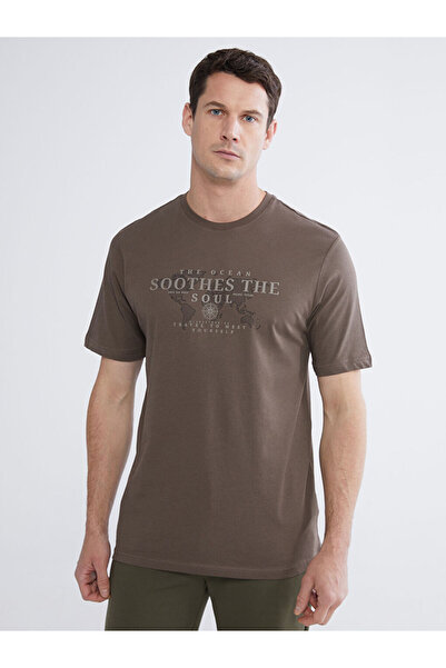 LC Waikiki RMZ GİYİM FARKIYA تي شيرت رجالي من القطن الممشط مطبوع عليه ياقة روبا