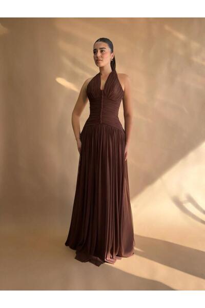 Genenic A distinctive brown evening dress