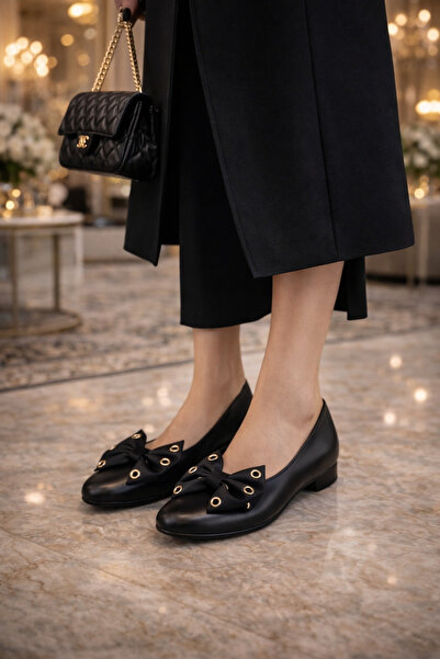 Gold Step 🔥 Modern Zarafet: Metal Detaylı Fiyonklu Kadın Babet Ayakkabı (Siy...