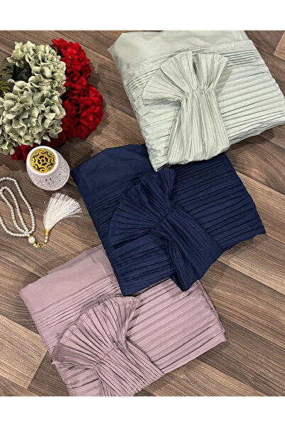 Gerenic Prayer sheets with pleats in different colors.