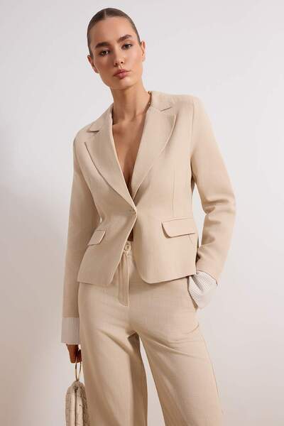 Trendyol Collection Beigefarbener, gestreifter Blazer mit gefüttertem, gewebt...