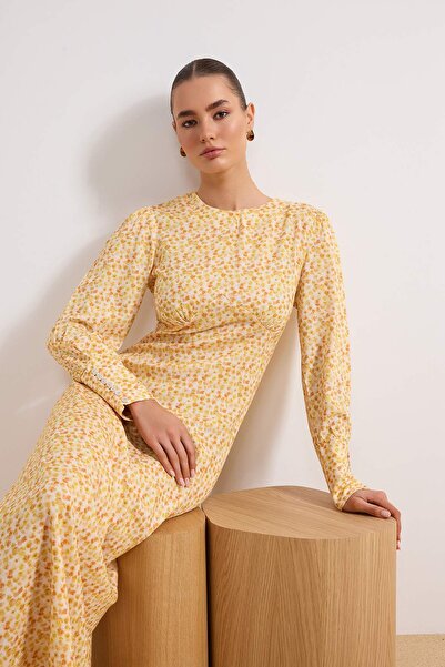 Trendyol Modest Gelbes gewebtes Hijab-Kleid TCTSS26EB00086