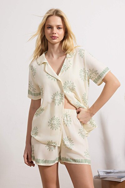 Trendyol Collection Gewebtes Pyjama-Set mit Viskose-Shorts mit Mint-Galaxie-M...