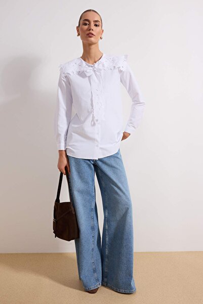 Trendyol Modest قميص أبيض عادي من قماش التيري القطني ذو نسيج عادي وياقة دانتي...