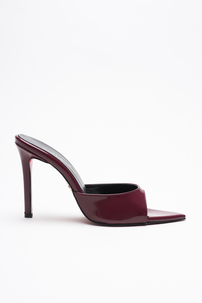 Ayakkabı Ateşi Papuci de damă cu vârf ascuțit și toc subțire din piele lacuit...